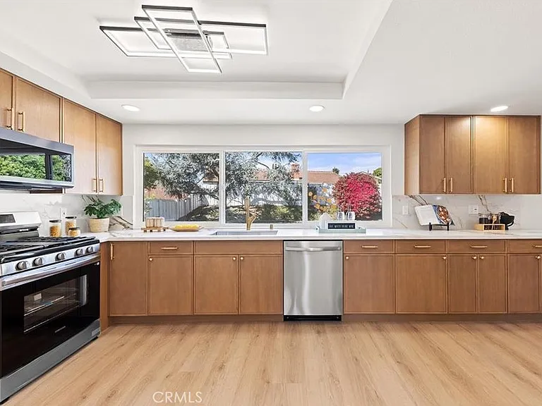 19841 Lombardy Ln — Photo 15