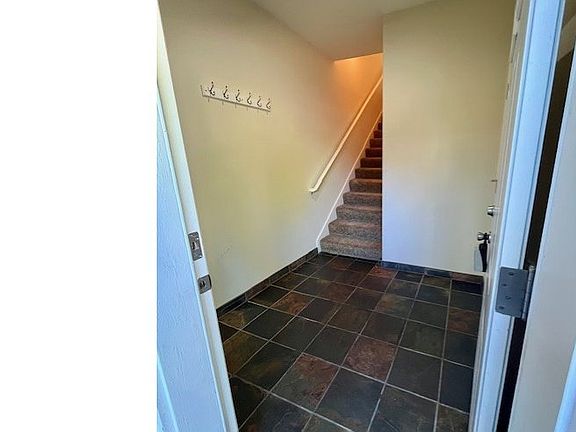 4th image of 10478 NW Forestview Way