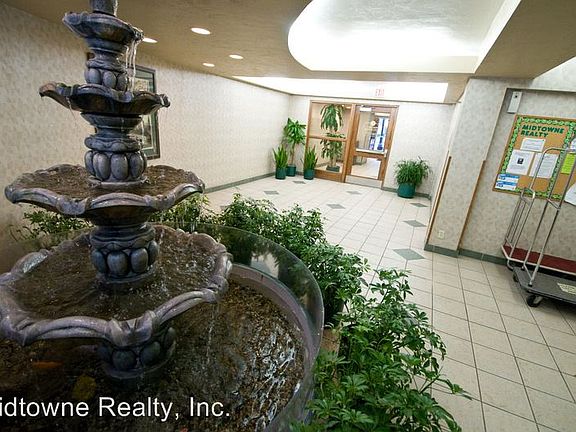 4th image of 530 W Berry St APT 1011