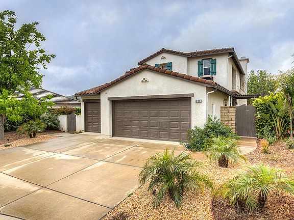 2nd image of 121 Via Escondido