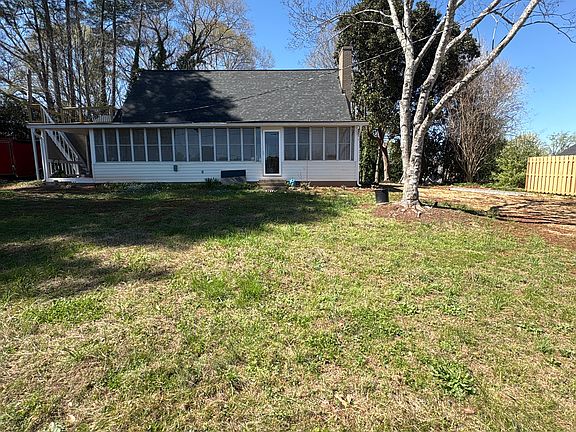 2nd image of 704 Woodlake Rd