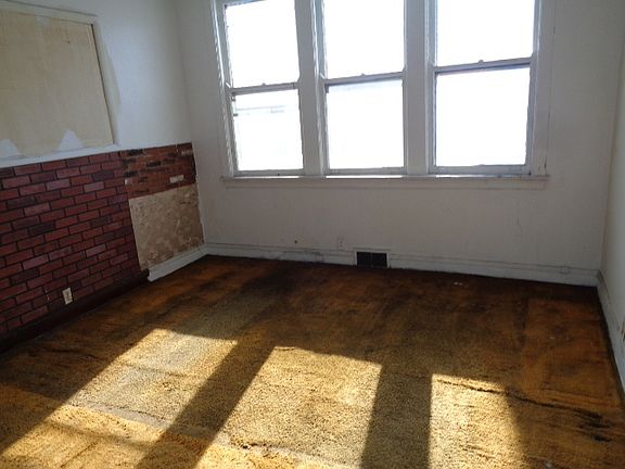 3rd image of 8833 S Princeton Ave