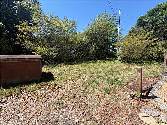 2nd image of 411 Pennigar Rd
