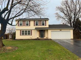 292 Squire Dale Ln, Rochester, NY 14612