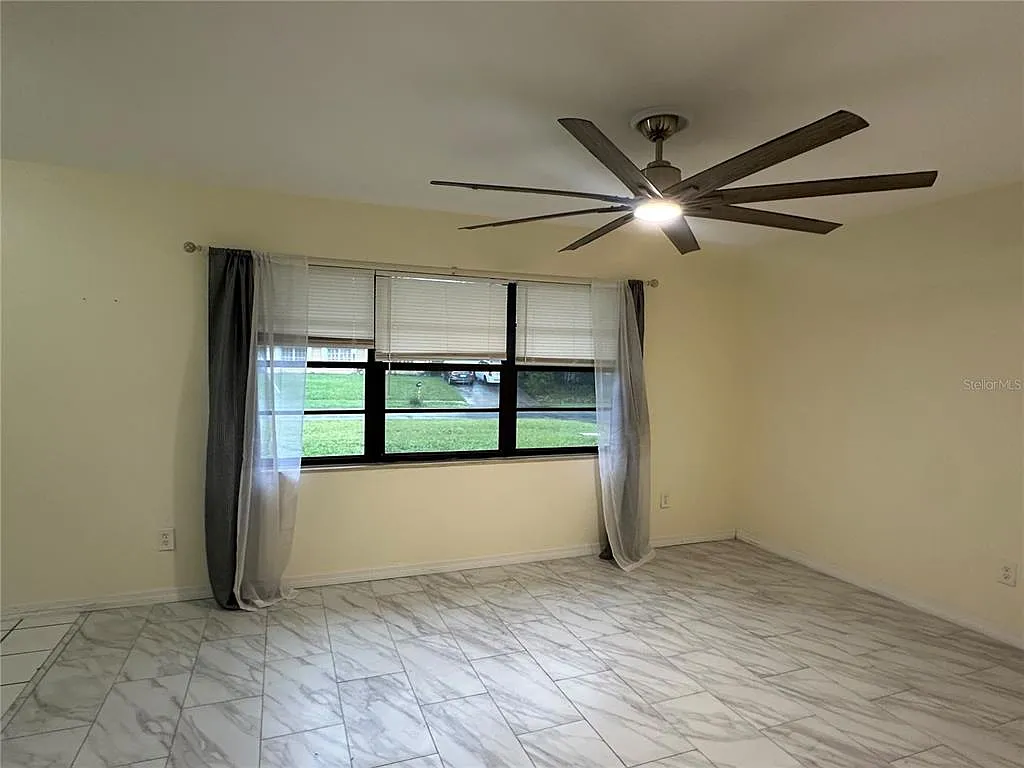 3 bed, 2.0 bath, 1338 sqft, $1,799 — Photo 2