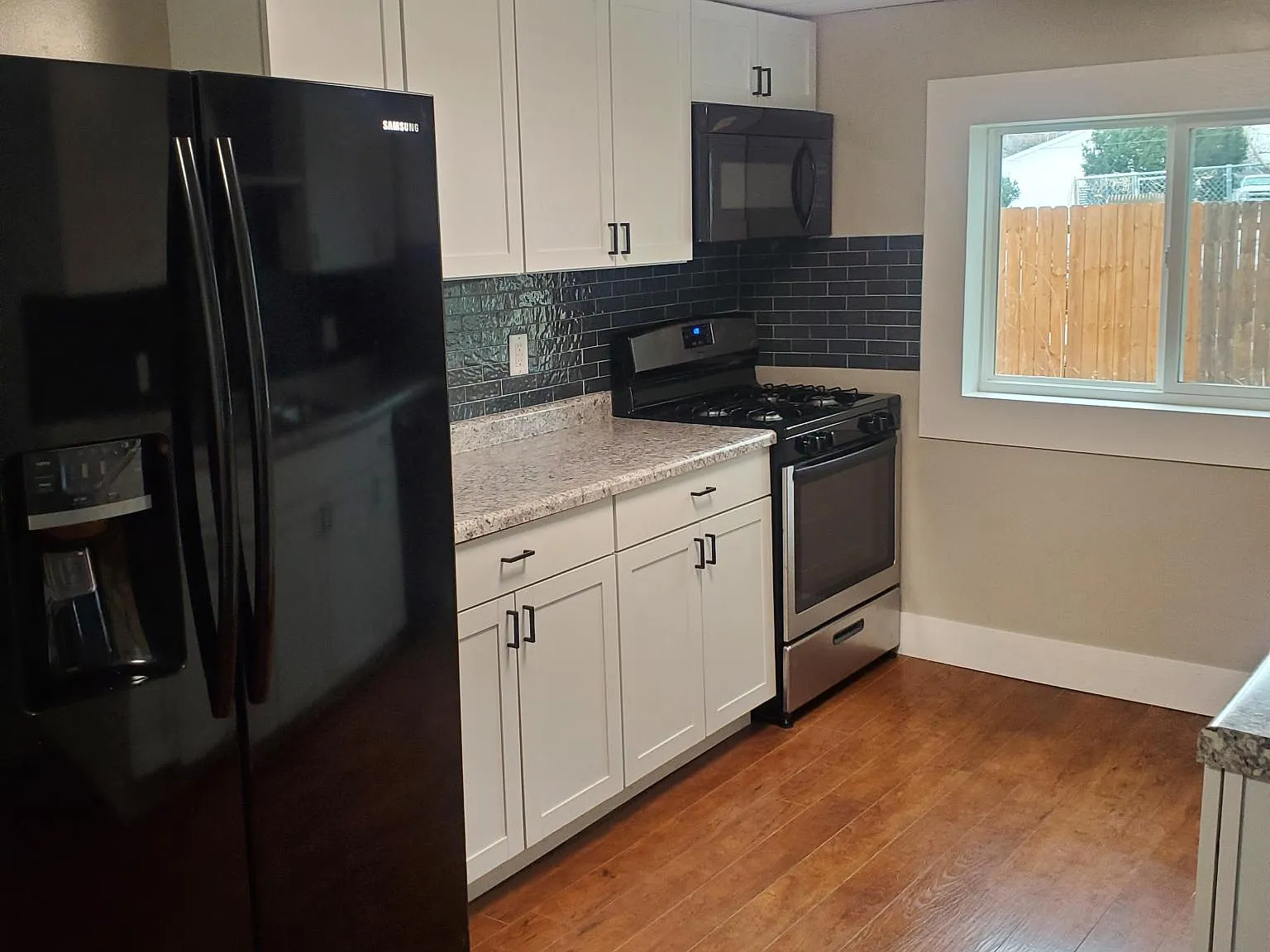 3 bed, 1280 sqft, $1,600 — Photo 2