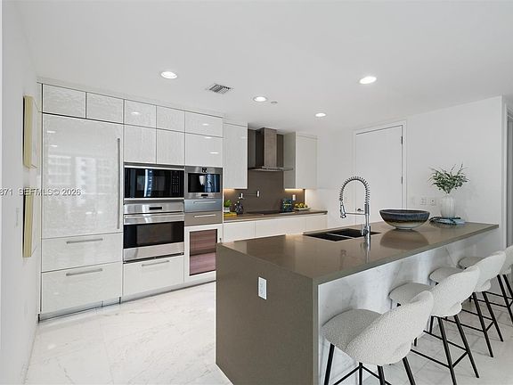 5th image of 17475 Collins Ave Unit 703