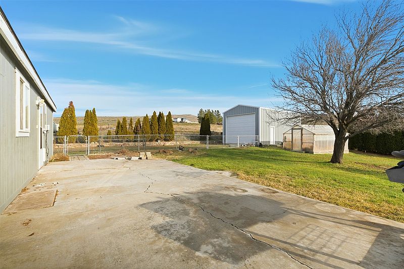 5th image of 401 CLEMANS VIEW Road