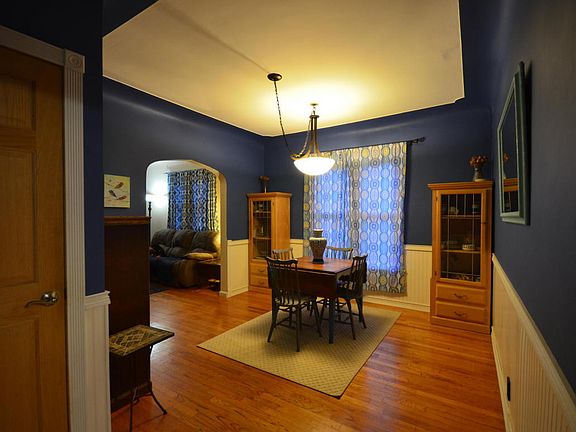 3rd image of 425 Carrier St NE