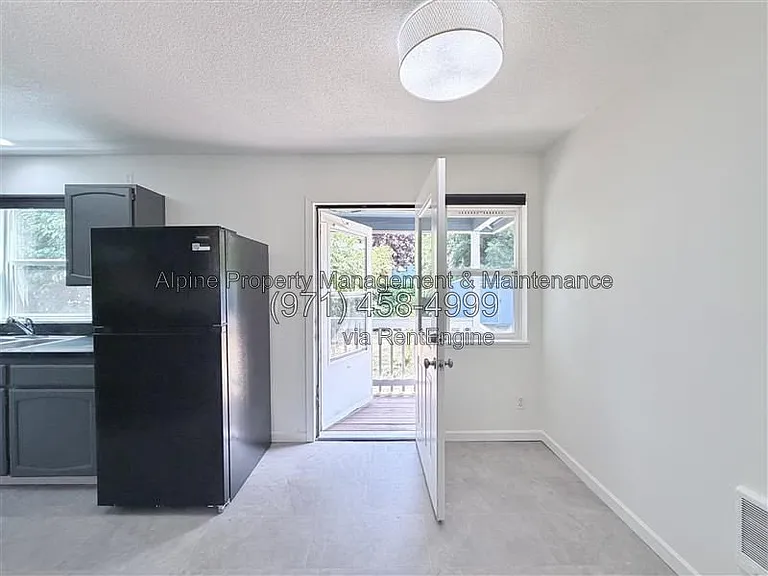 5238 NE 14th Pl — Photo 10