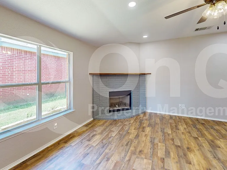 422 Blueberry Hill Ln — Photo 4
