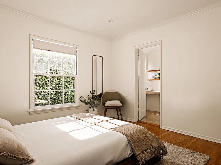 8471 Waring Ave — Photo 10