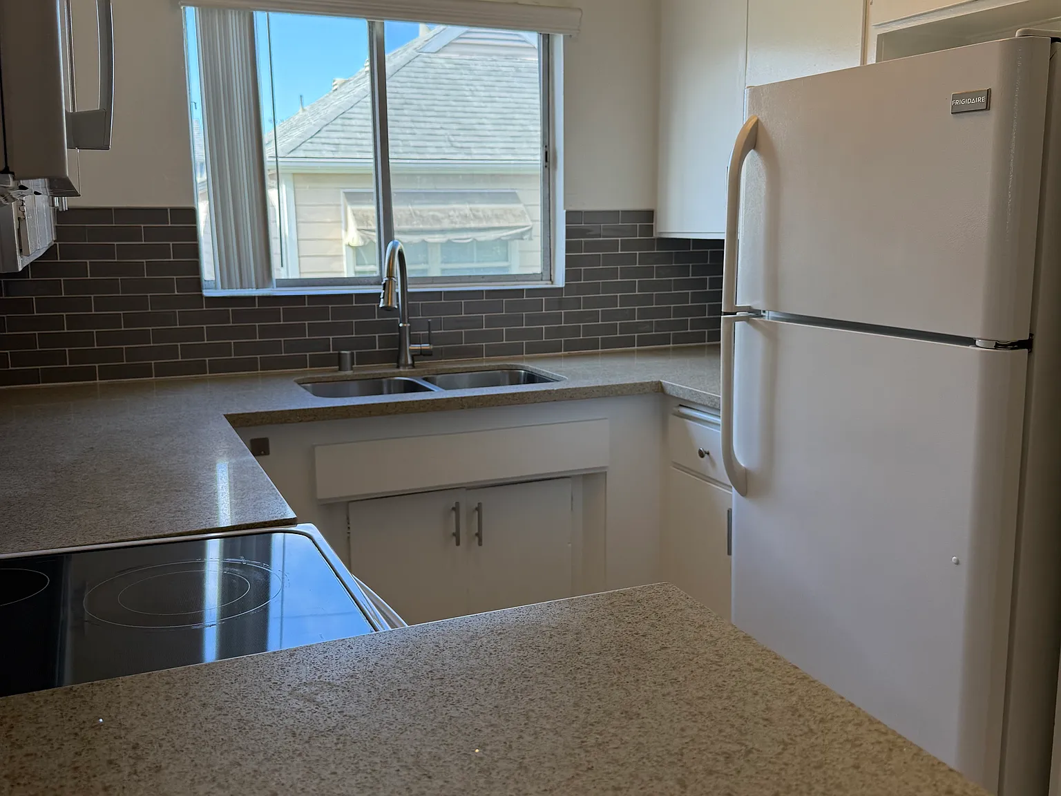 502 Avenue G — Photo 4
