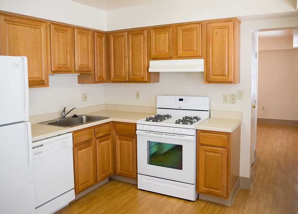 2nd image of 6 Alder Rd APT A
