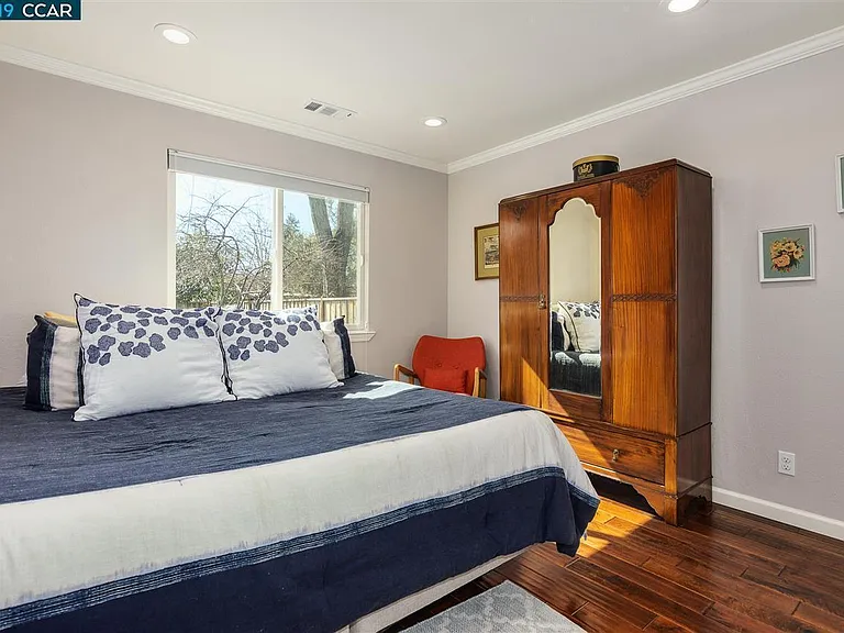 2366 Fairfield Ave — Photo 9