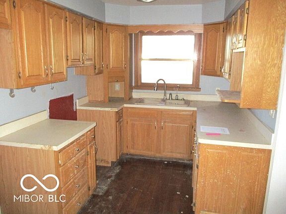 3rd image of 111 Hillcrest Dr