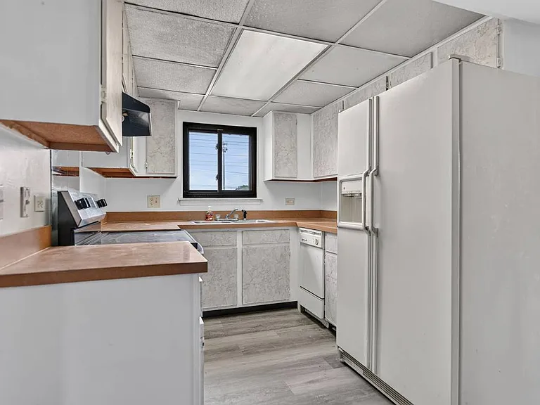 450 Perrie Dr #302 — Photo 3