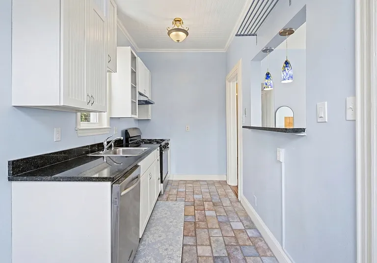 200 Hudson St #4R — Photo 8
