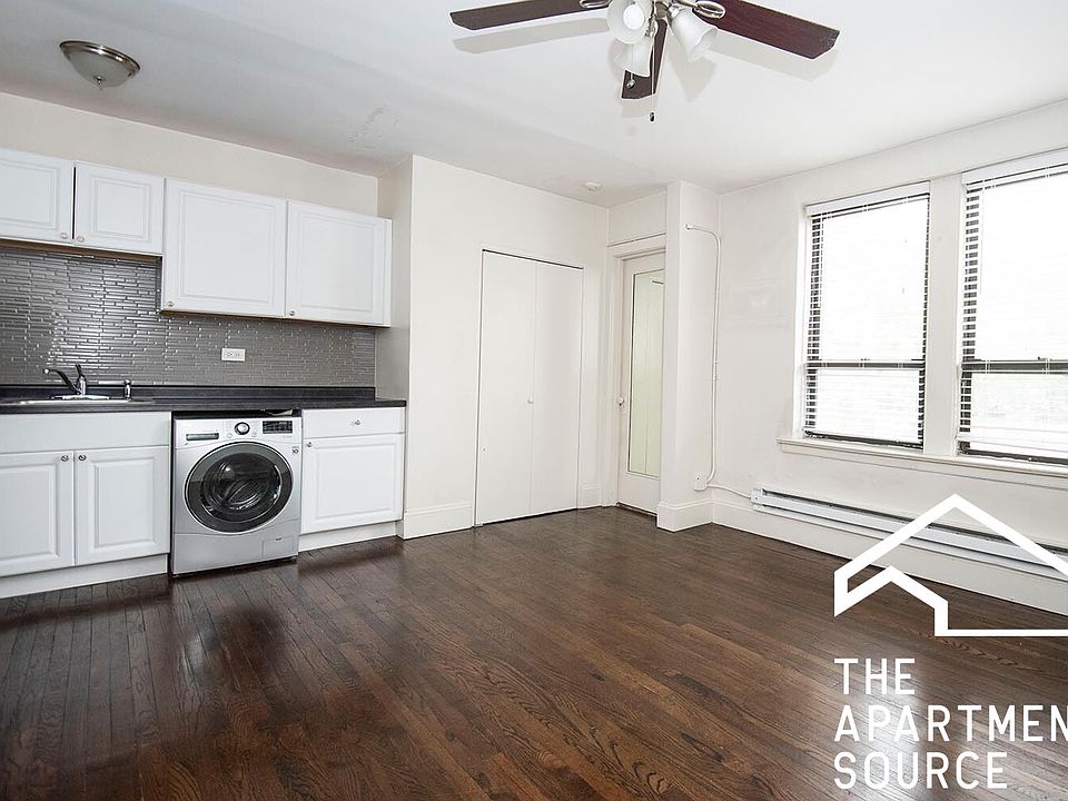 1st image of 3352 N Marshfield Ave #102