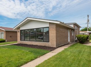 9214 S Bennett Ave, Chicago, IL 60617