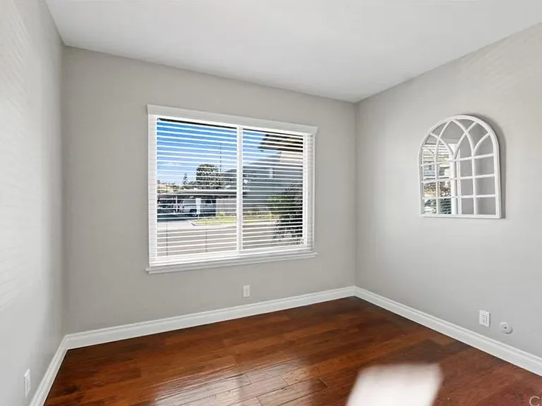 4622 Larwin Ave — Photo 7