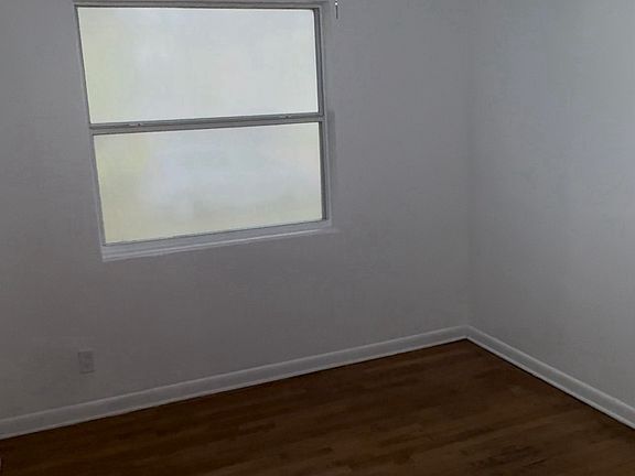 3rd image of 1923 Shelton Rd