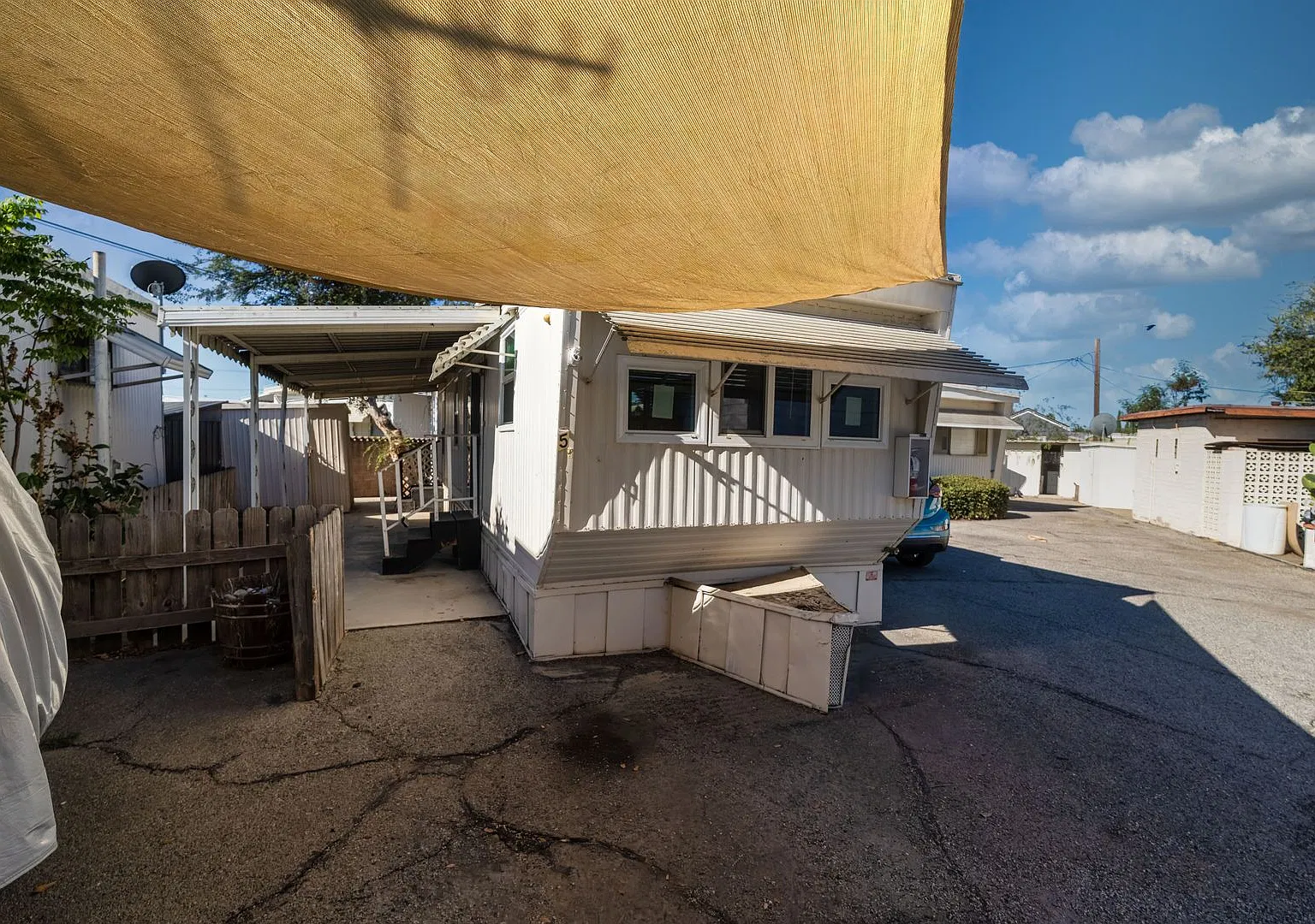 869Rand — Photo 1
