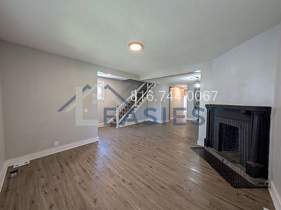 3rd image of 1209 College Ave