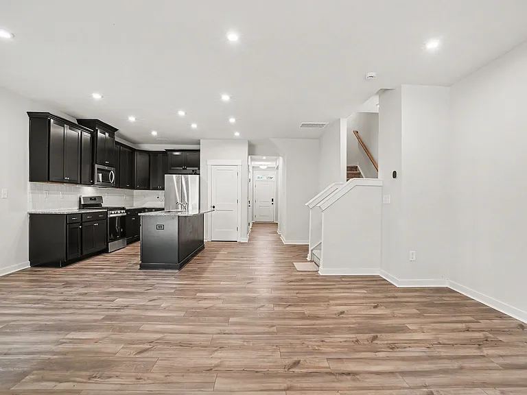 9512 Munsing Dr — Photo 8
