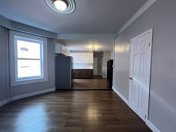 3rd image of 934 Pavonia Ave APT 2