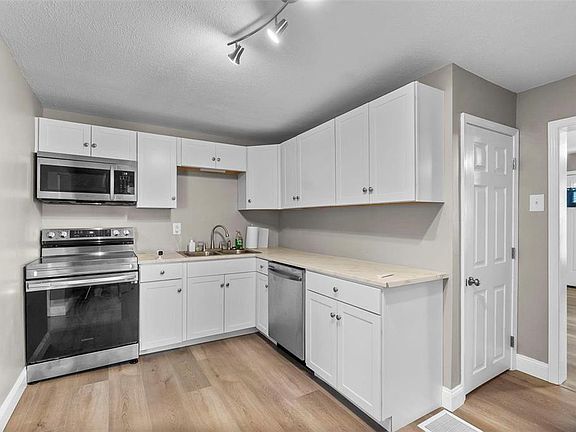 5th image of 806 N 5th St