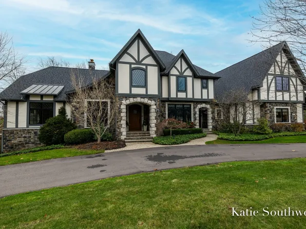 5742 Manchester Hills Dr SE, Grand Rapids, MI 49546