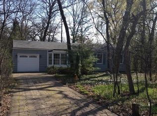 1106 Plaister Ave, Lake Bluff, IL 60044