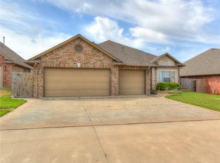 2612 SE 6th Cir, Moore, OK 73160