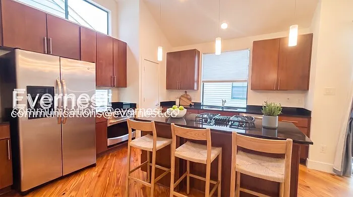 3 bed, 3.5 bath, 1700 sqft, $2,395 — Photo 2