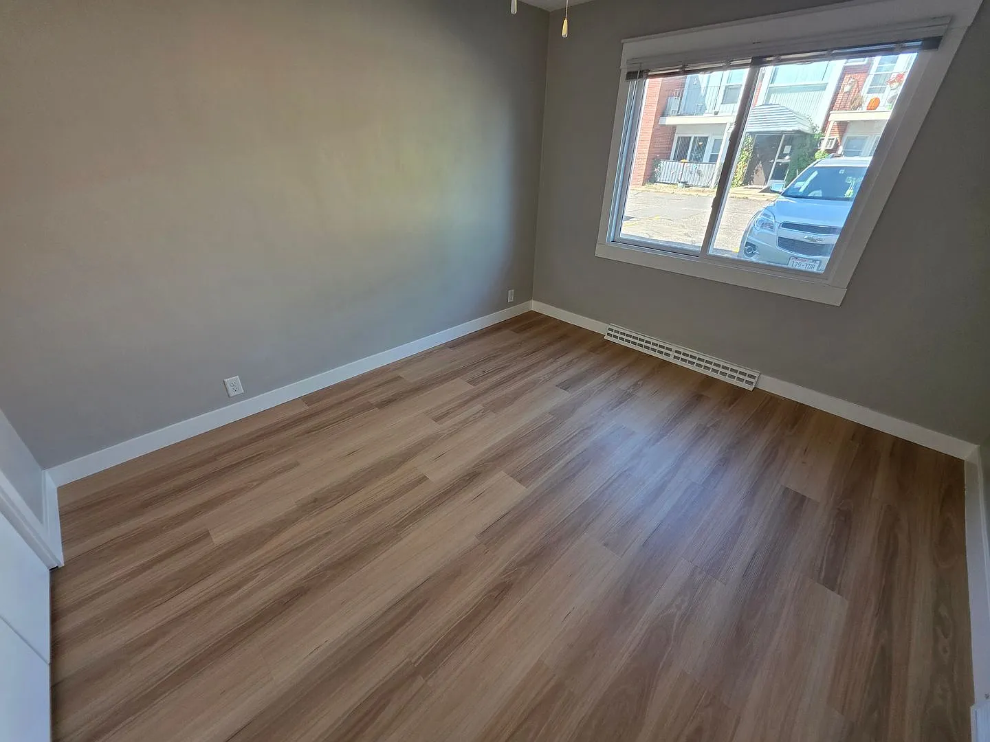 2805 Thomas — Photo 4