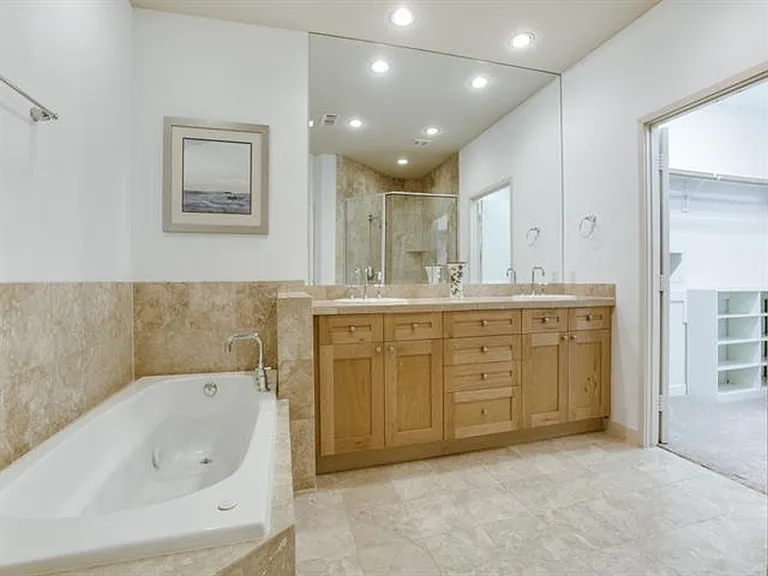 1406 Pecos St — Photo 18