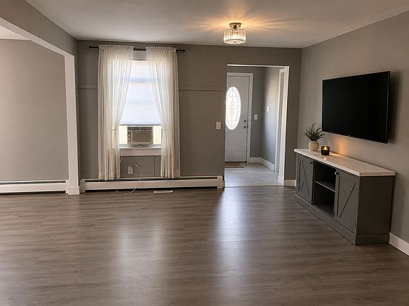 5th image of 28 Eden Ave #A