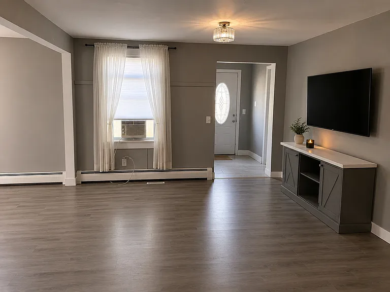 28 Eden Ave #A — Photo 5