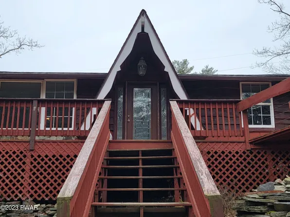 132 Deer Trl, Dingmans Ferry, PA 18328