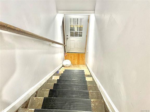2nd image of 318 Sobieski St #2