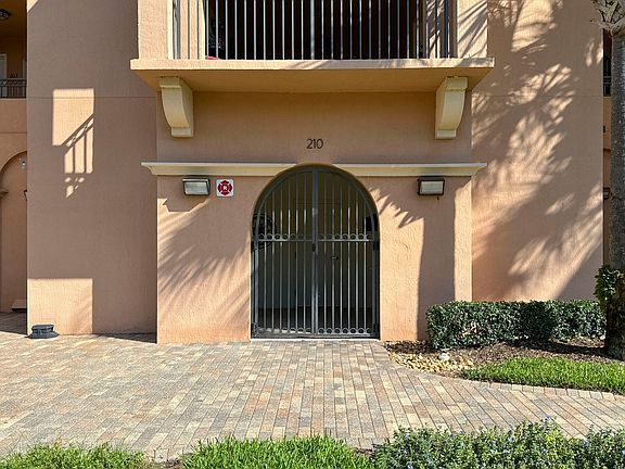 4th image of 210 Paseo Terraza St #202