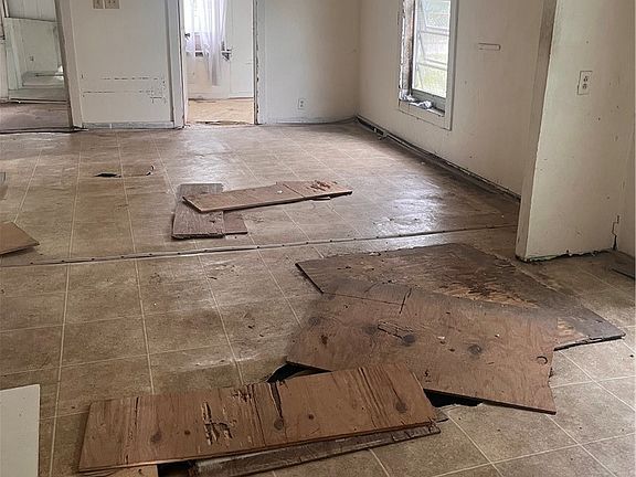 3rd image of 155 Clotilde Ave