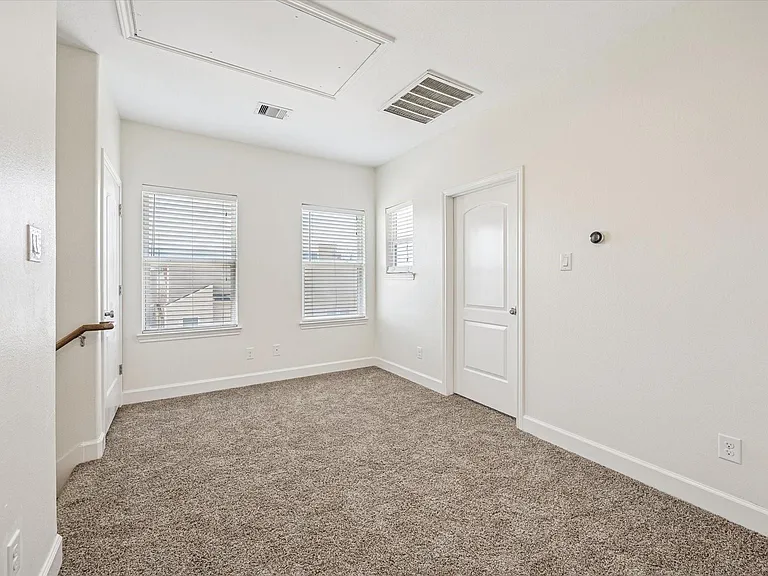 5402 Jonathan Ln — Photo 13