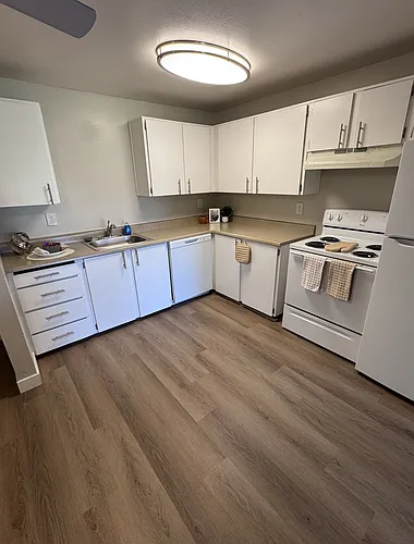 Somerset West Apartments Photo 1