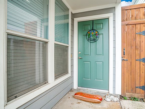 2nd image of 2328 Throckmorton St