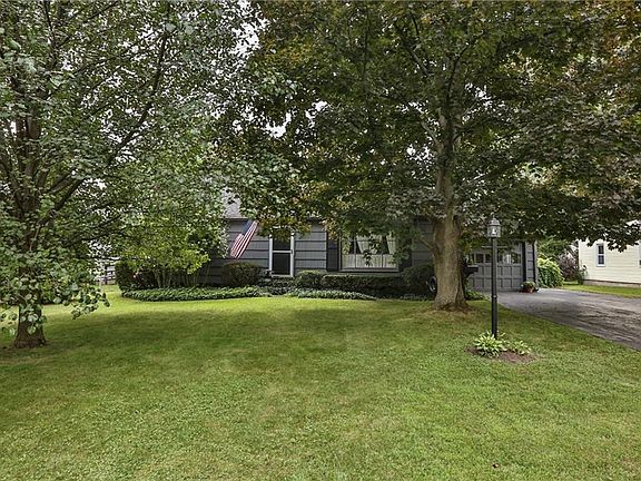 3rd image of 47 Hilltop Dr