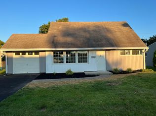 47 Ironwood Rd, Levittown, PA 19057