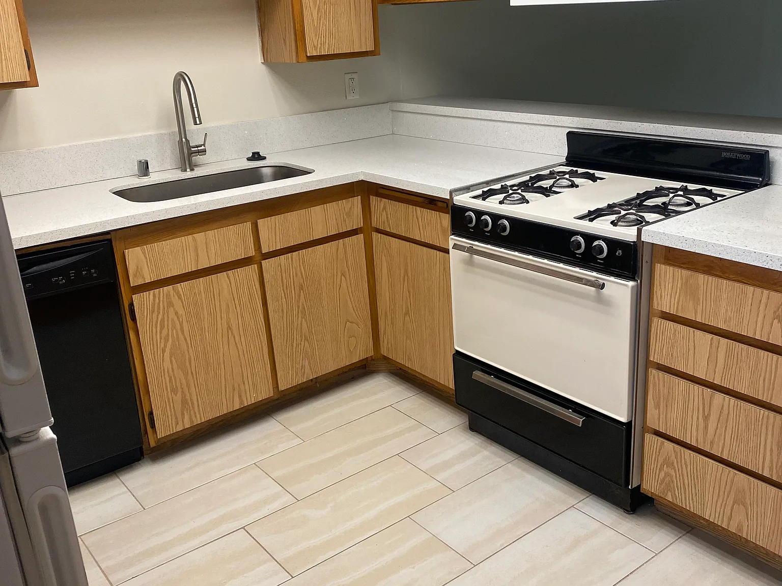 Diamond Head Apartments — Photo 3