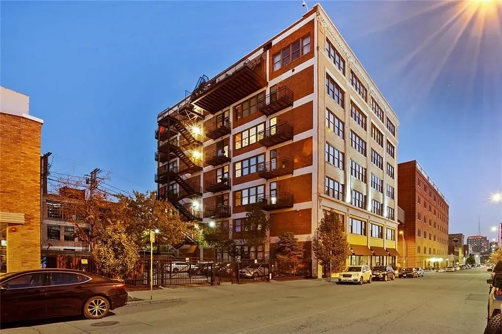 1 bed, 800 sqft, $1,875 — Photo 2